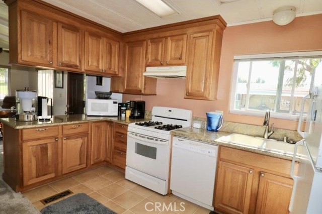 Detail Gallery Image 20 of 32 For 1251 Sky Lake Ave #330,  Brea,  CA 92821 - 2 Beds | 1/1 Baths