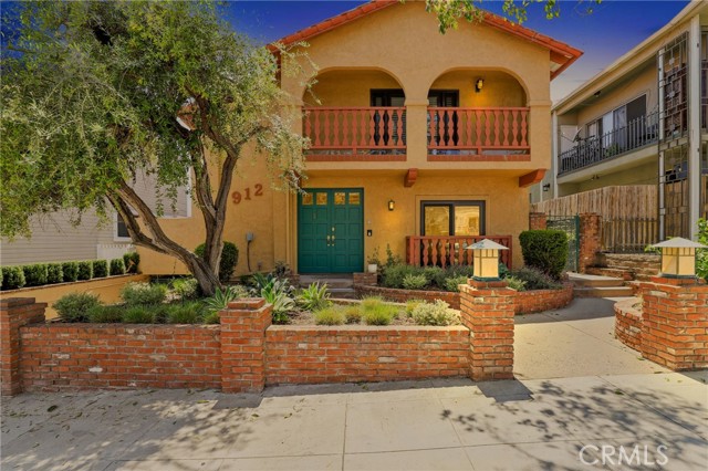 912 16th Street 3 Santa Monica, California Recently updated Santa Monica townhome, too good to be true! This lovely unit feels more like a single home. Large living space that is open to the updated kitchen. Three spacious bedrooms and two baths including a spacious primary suite. Hardwood floors, a lovely fireplace, an outdoor sitting space, upstairs laundry, central AC, and a garage with direct access are just some of the features. Close to Montana Ave and the beach, this home is ideally located. This one will sell fast!