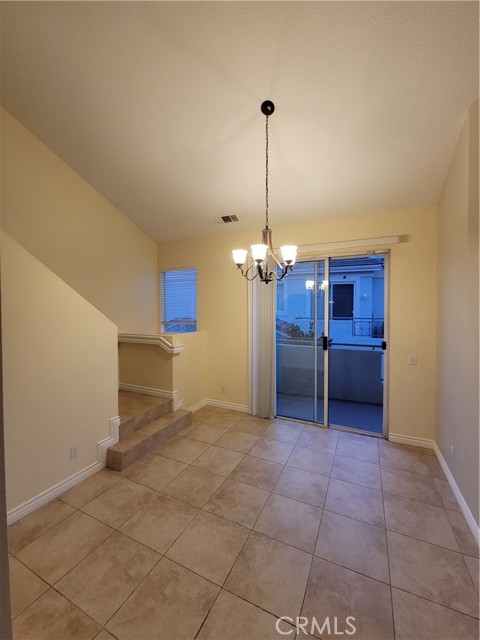 Detail Gallery Image 9 of 43 For 682 Azure Ln #1,  Corona,  CA 92879 - 3 Beds | 2 Baths