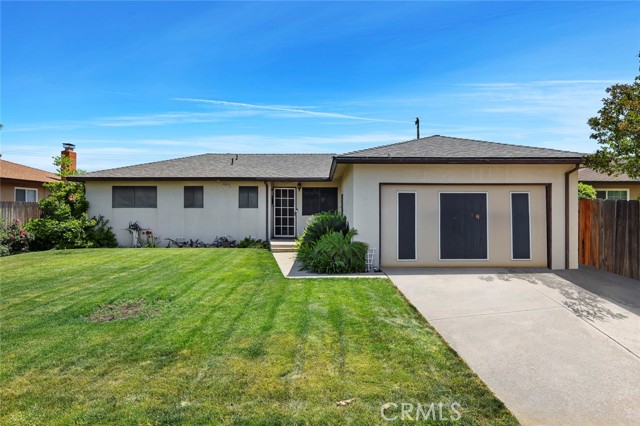 Detail Gallery Image 1 of 1 For 1721 Oxford Ave, Clovis,  CA 93612 - 3 Beds | 2 Baths