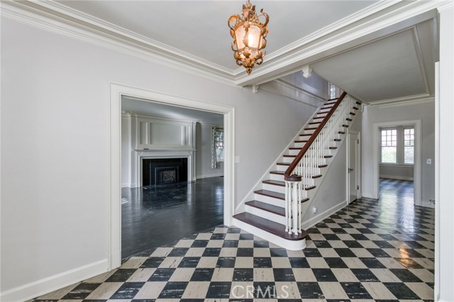 Detail Gallery Image 4 of 61 For 605 E Home Ave, Fresno,  CA 93728 - 5 Beds | 4/1 Baths