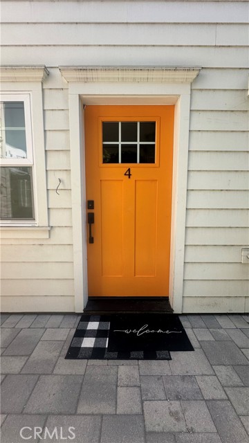 4818 Satsuma Avenue, North Hollywood CA: https://media.crmls.org/medias/4fb686e5-c93b-45ff-a17d-ad409c5ec3a1.jpg