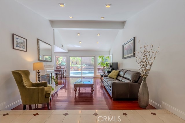 Detail Gallery Image 7 of 47 For 10116 Viking, Northridge,  CA 91324 - 3 Beds | 2 Baths