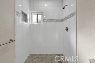 https://media.crmls.org/medias/4fb83bf4-45d7-43dd-a2da-fb6b92d2f56e.jpg?preset=X-Large