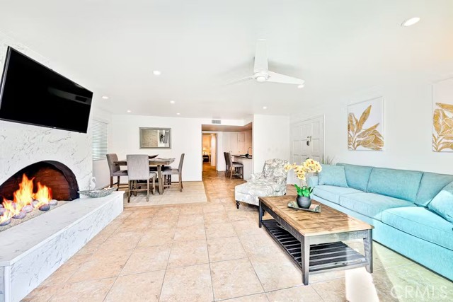 Detail Gallery Image 2 of 17 For 125 46th St a,  Newport Beach,  CA 92663 - 3 Beds | 2 Baths