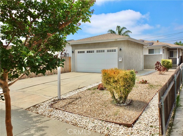 1301 W Robidoux Street, Wilmington CA: https://media.crmls.org/medias/4fb8fd29-f137-48ad-9915-209311fbc3cd.jpg