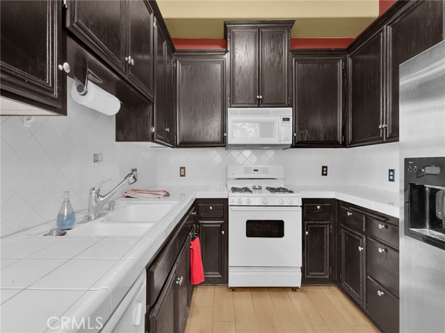 Detail Gallery Image 11 of 38 For 5242 Vesper #7,  Sherman Oaks,  CA 91411 - 3 Beds | 3 Baths