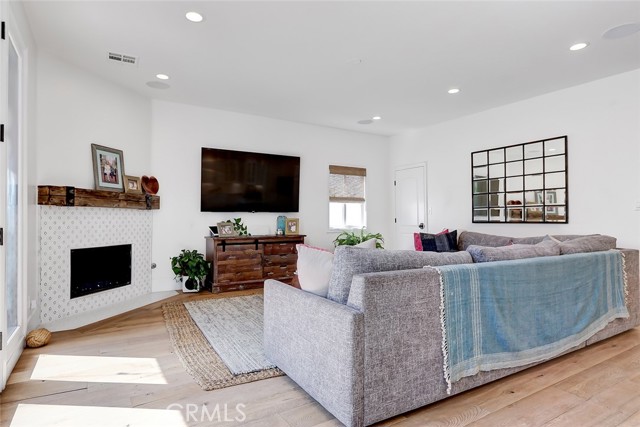 2304 Elm Avenue, Manhattan Beach, California 90266, 5 Bedrooms Bedrooms, ,4 BathroomsBathrooms,Residential,Sold,Elm,SB21197598