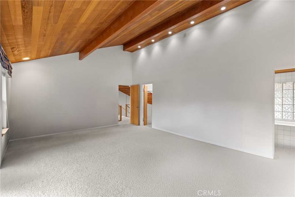 https://media.crmls.org/medias/4fbb724b-0b7f-4e27-b690-c6ae55152971.jpg?preset=X-Large