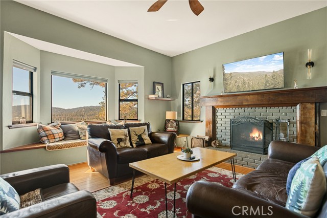 Detail Gallery Image 10 of 47 For 27808 Alpen, Lake Arrowhead,  CA 92352 - 4 Beds | 3/1 Baths