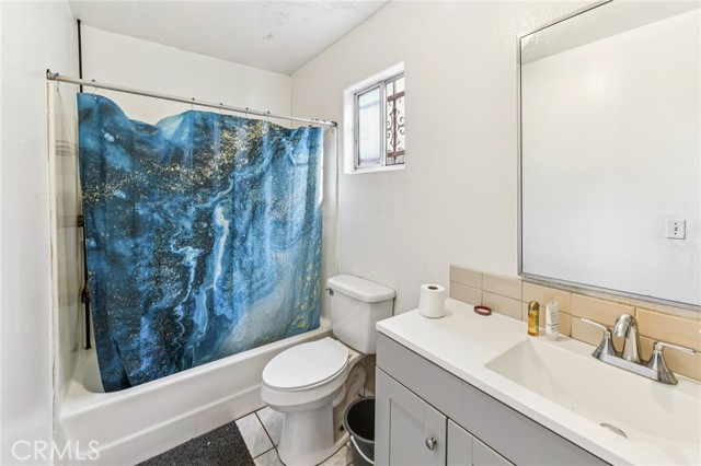 Detail Gallery Image 31 of 38 For 342 W 56th, Los Angeles,  CA 90037 - 8 Beds | 4 Baths