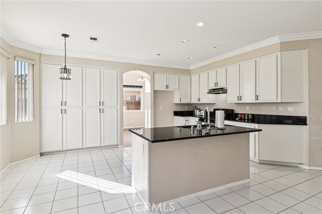 Detail Gallery Image 17 of 47 For 5667 Dartmoor Cir, Oceanside,  CA 92057 - 4 Beds | 3 Baths