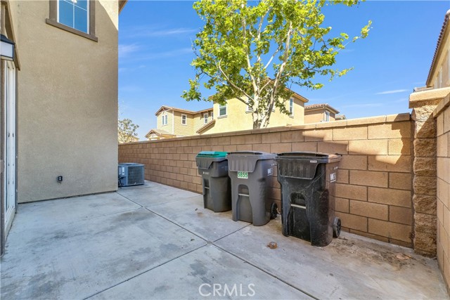 5855 Silveira Street, Eastvale CA: https://media.crmls.org/medias/4fbe1fae-0c5c-46f1-8785-48f59db4b91e.jpg