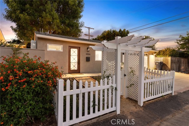 4855 Arcola Avenue, Toluca Lake CA: https://media.crmls.org/medias/4fbfcc4d-738c-4da2-b3dc-9c8536a249b7.jpg
