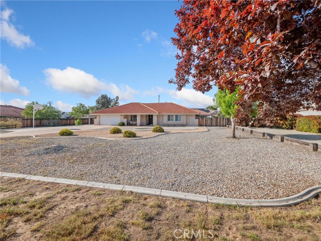 Image 3 for 19564 Oneida Rd, Apple Valley, CA 92307