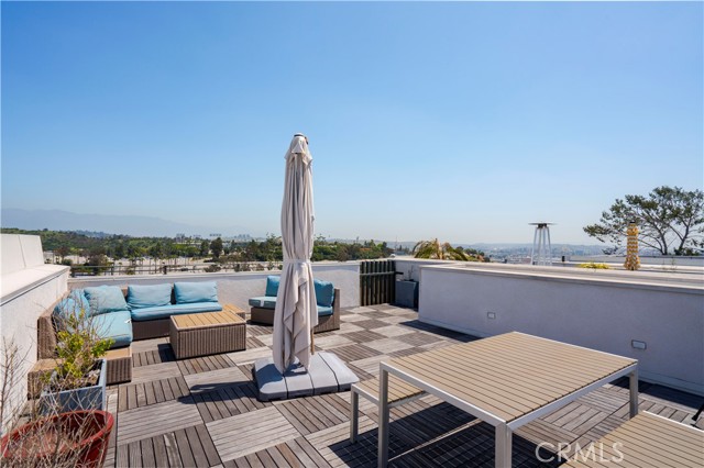 1029 White Knoll Drive, Los Angeles CA: https://media.crmls.org/medias/4fc0bcd9-a866-4ff6-b1a9-302b884dfbad.jpg