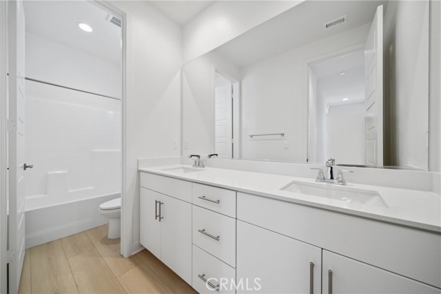 187 yugen, Irvine CA: https://media.crmls.org/medias/4fc120ea-35b6-4c06-993a-18119b820360.jpg