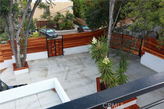 1220 Thorn W, San Diego CA: https://media.crmls.org/medias/4fc1c0f5-7816-4023-8920-401b9b0d16f5.jpg