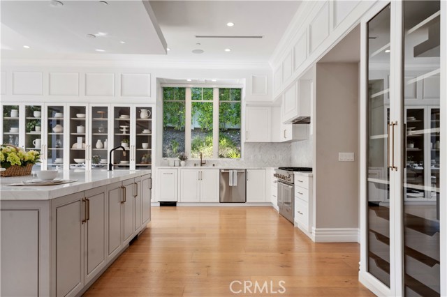 4635 Brewster Drive, Tarzana CA: https://media.crmls.org/medias/4fc2d67a-35b0-45a4-b457-f4c7e93b3179.jpg