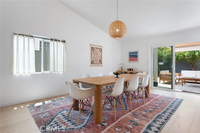 Detail Gallery Image 13 of 42 For 5607 Royer Ave, Woodland Hills,  CA 91367 - 4 Beds | 2 Baths