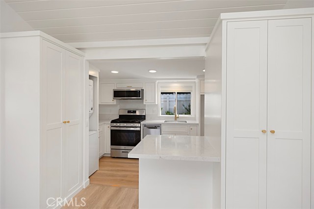 Detail Gallery Image 6 of 11 For 651 Glenneyre, Laguna Beach,  CA 92651 - 2 Beds | 1 Baths