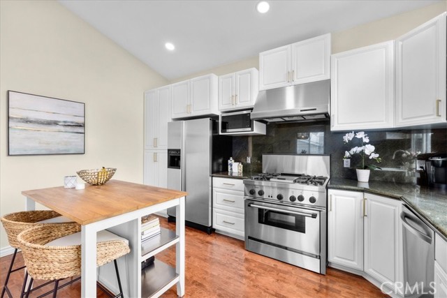 Lovely kitchen with granite countertops.