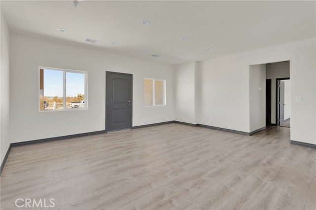 Detail Gallery Image 3 of 36 For 12015 Rosado Rd, Pinon Hills,  CA 92372 - 4 Beds | 2/1 Baths