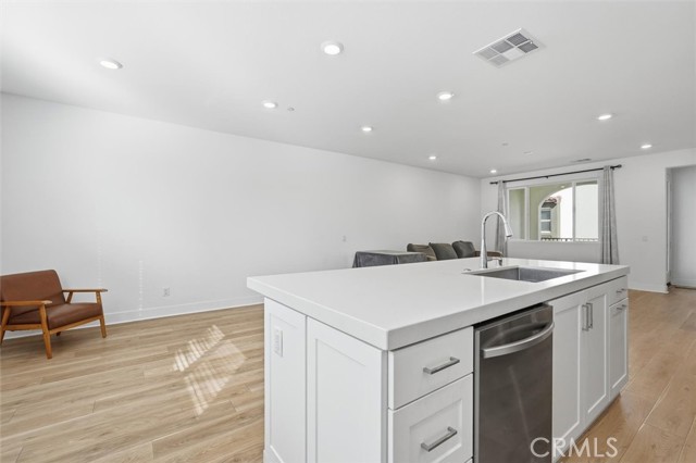 Detail Gallery Image 6 of 39 For 2750 W 182nd #129,  Torrance,  CA 90504 - 3 Beds | 3 Baths