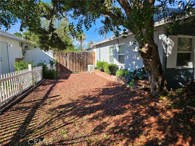 Detail Gallery Image 6 of 39 For 18237 Valley Vista Bld, Tarzana,  CA 91356 - 2 Beds | 1 Baths