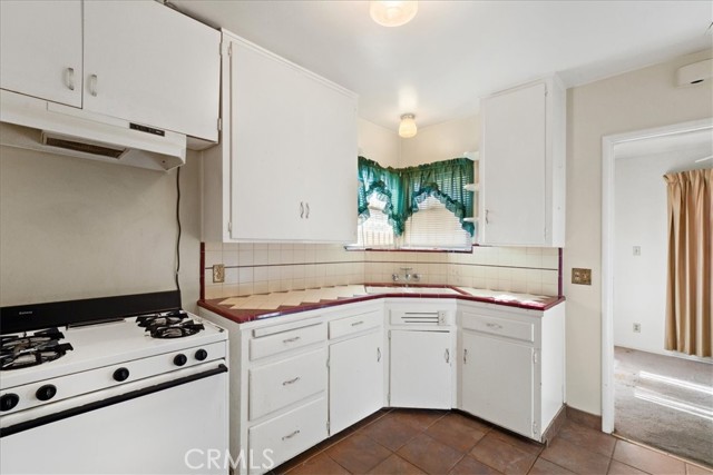 2486 Belle Street, San Bernardino CA: https://media.crmls.org/medias/4fc789f9-6ce3-4078-b7b9-afaaaaf0d23e.jpg