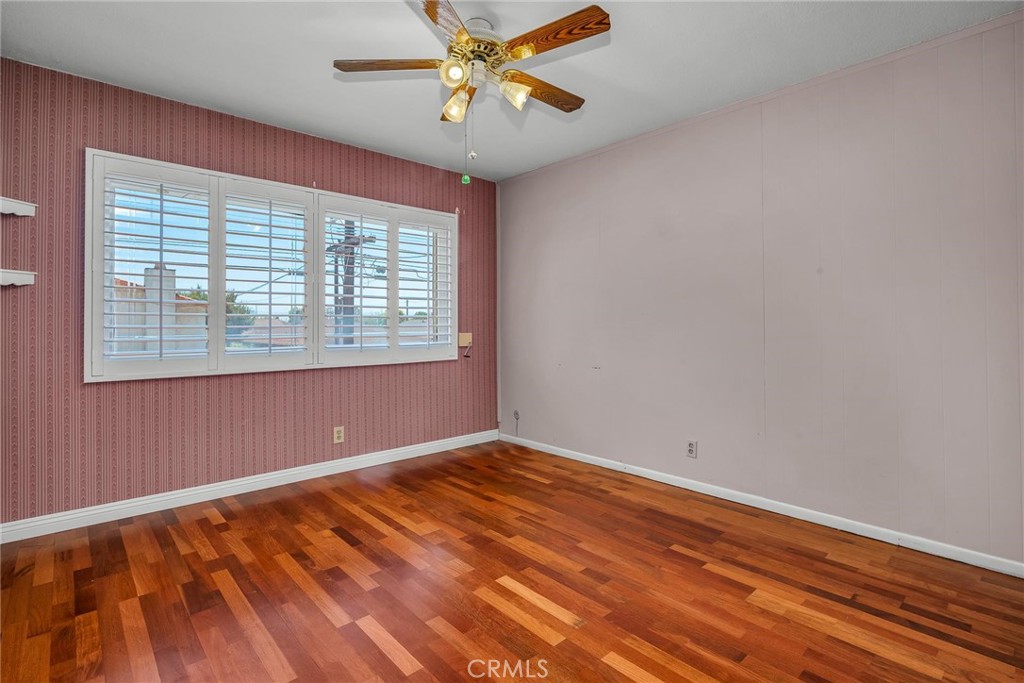 https://media.crmls.org/medias/4fc7e40a-da5f-4c48-b5d9-0ab61dcc4c86.jpg?preset=X-Large