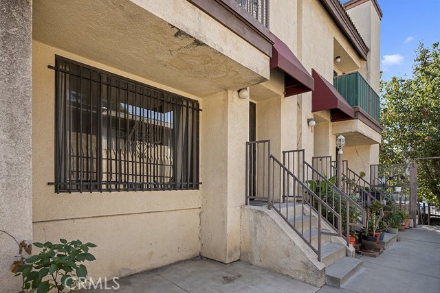 Detail Gallery Image 28 of 32 For 8834 Willis Ave 2a,  Panorama City,  CA 91402 - 3 Beds | 2/1 Baths