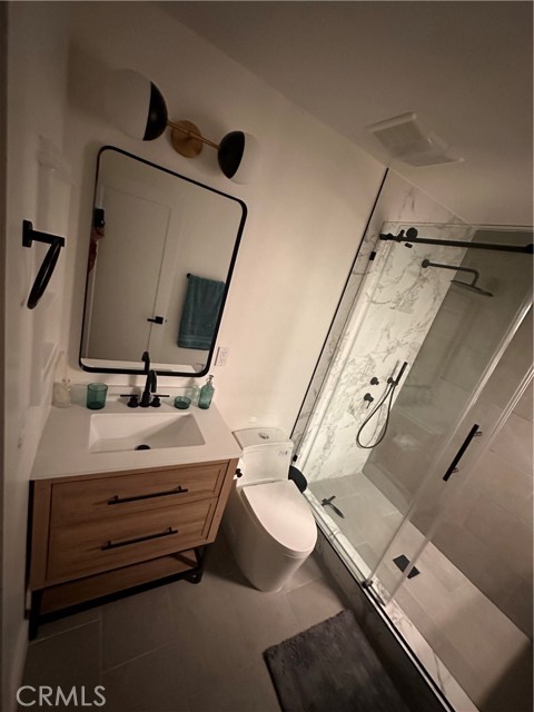 Detail Gallery Image 5 of 9 For 21054 Runnymede St, Canoga Park,  CA 91303 - 1 Beds | 1 Baths