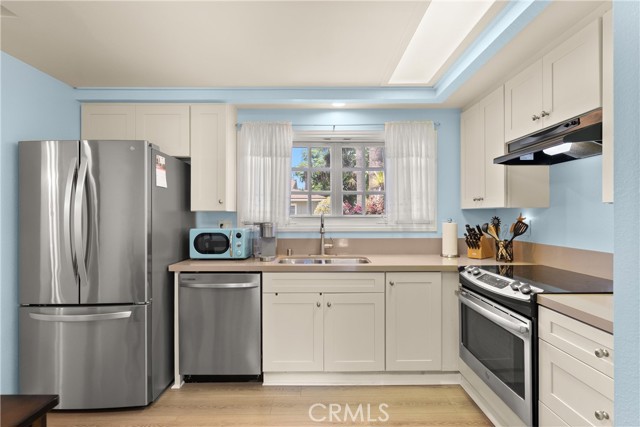 8195 Pawtucket Drive, Huntington Beach CA: https://media.crmls.org/medias/4fc9221e-0953-4f00-b8ac-9081136d893c.jpg