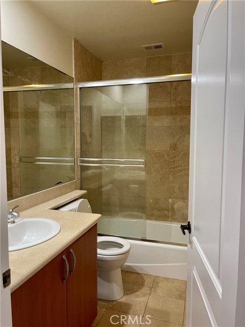 Detail Gallery Image 19 of 22 For 2223 Grant Ave #B,  Redondo Beach,  CA 90278 - 3 Beds | 2/1 Baths