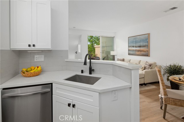 Detail Gallery Image 8 of 28 For 7920 E Menton, Anaheim Hills,  CA 92808 - 1 Beds | 1/1 Baths