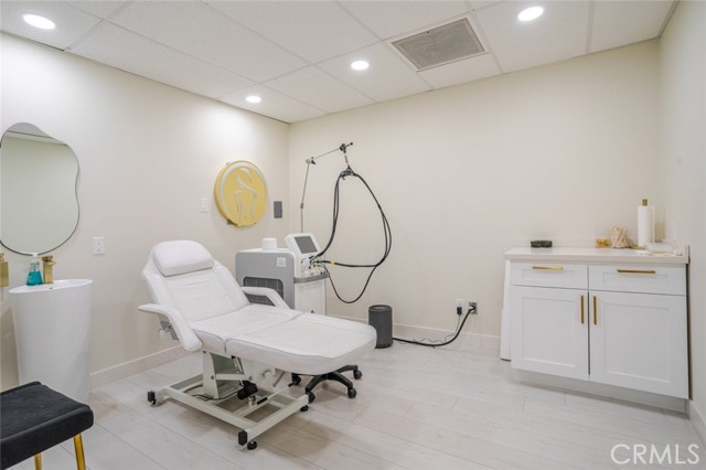  Commercial for Sale in Encino, California