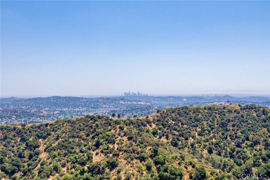 https://media.crmls.org/medias/4fce718b-c82e-40e9-83a2-bd9cabcbbc6a.jpg?preset=X-Large