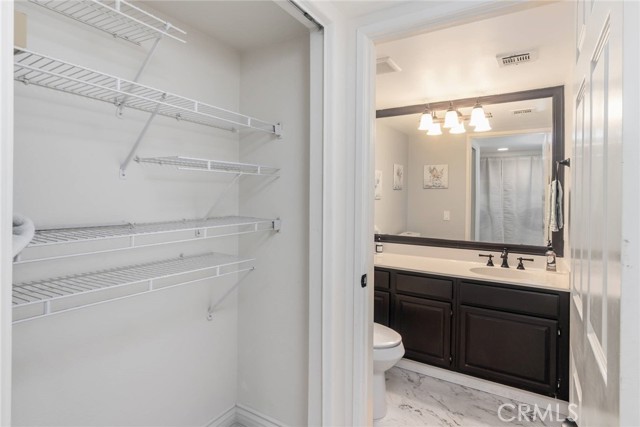 Detail Gallery Image 13 of 26 For 22375 Mission Cir, Chatsworth,  CA 91311 - 2 Beds | 2/1 Baths