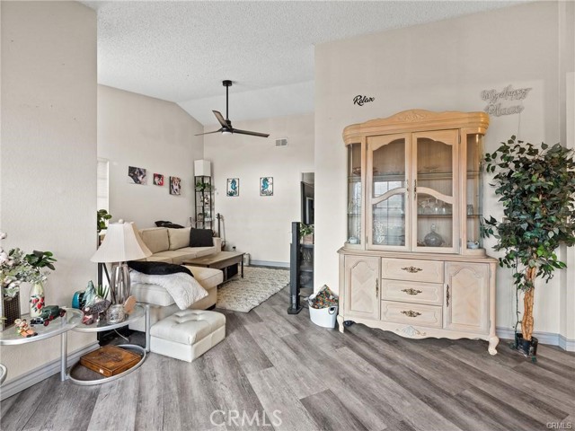 Detail Gallery Image 5 of 25 For 13612 Coachella Rd, Apple Valley,  CA 92308 - 4 Beds | 2 Baths