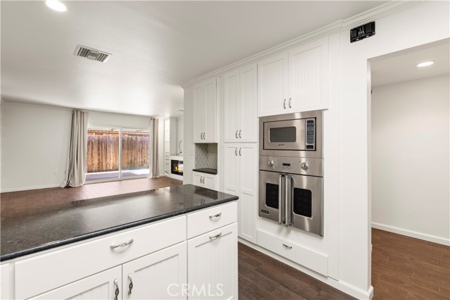 Detail Gallery Image 9 of 42 For 26824 Circle of the Oaks, Newhall,  CA 91321 - 2 Beds | 2 Baths