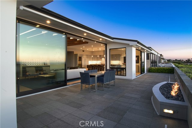 Detail Gallery Image 12 of 39 For 1301 Outrigger Dr, Corona Del Mar,  CA 92625 - 4 Beds | 3/1 Baths