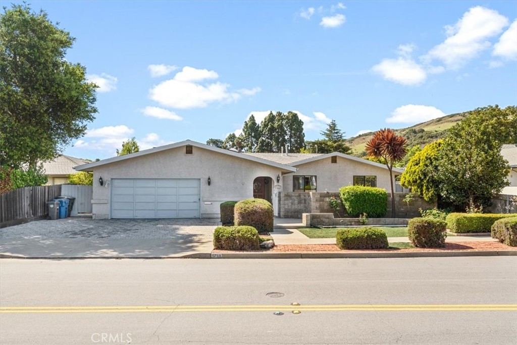 1759 Royal Way San Luis Obispo, California 1759 Royal Way