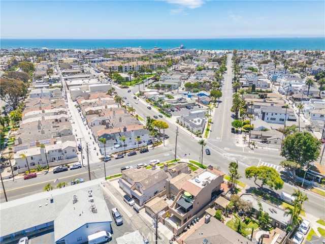 708 Main Street, Huntington Beach CA: https://media.crmls.org/medias/4fd3d8d6-b738-4835-b219-9112b6fa9786.jpg