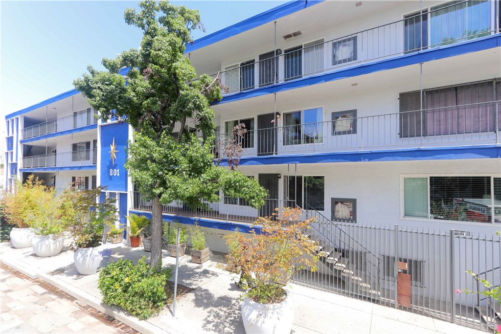 801 E 1st Street #17