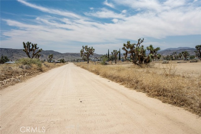 Detail Gallery Image 5 of 16 For 3200 Bush Ave, Pioneertown,  CA 92268 - – Beds | – Baths