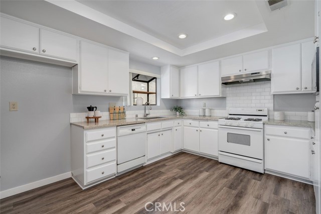 106 S Sierra Madre Boulevard, Pasadena CA: https://media.crmls.org/medias/4fd44e01-3efa-4486-bb04-c5fbbfa5efea.jpg