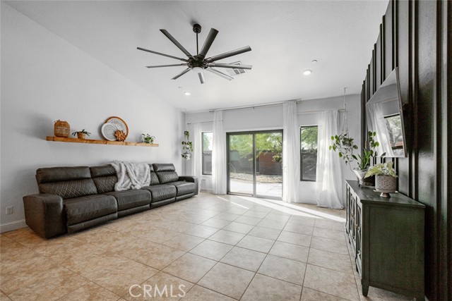 Detail Gallery Image 12 of 38 For 2027 W Babcock, Visalia,  CA 93291 - 4 Beds | 2/1 Baths