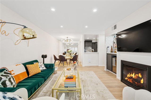 Detail Gallery Image 4 of 17 For 906 N Doheny Dr #318,  West Hollywood,  CA 90069 - 1 Beds | 1 Baths