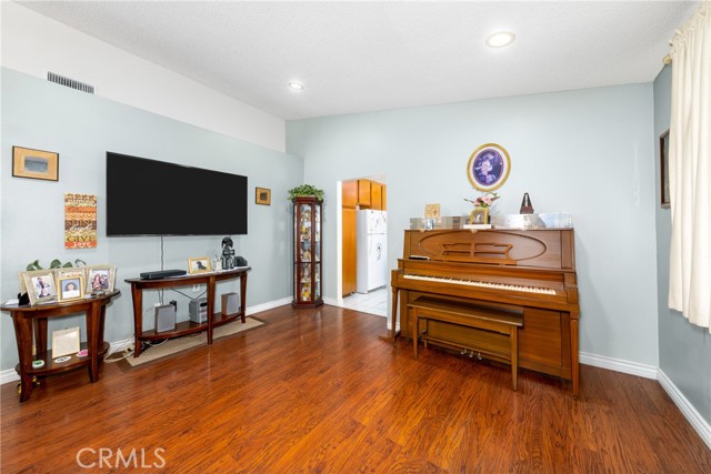 Detail Gallery Image 4 of 27 For 9962 Palo Alto St, Rancho Cucamonga,  CA 91730 - 3 Beds | 2 Baths